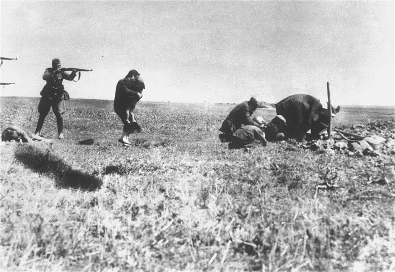 800px-Kiev_Jew_Killings_in_Ivangorod_(1942)