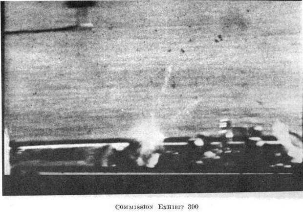 Image z313 du film de Zapruder montrant le tir mortel contre Kennedy