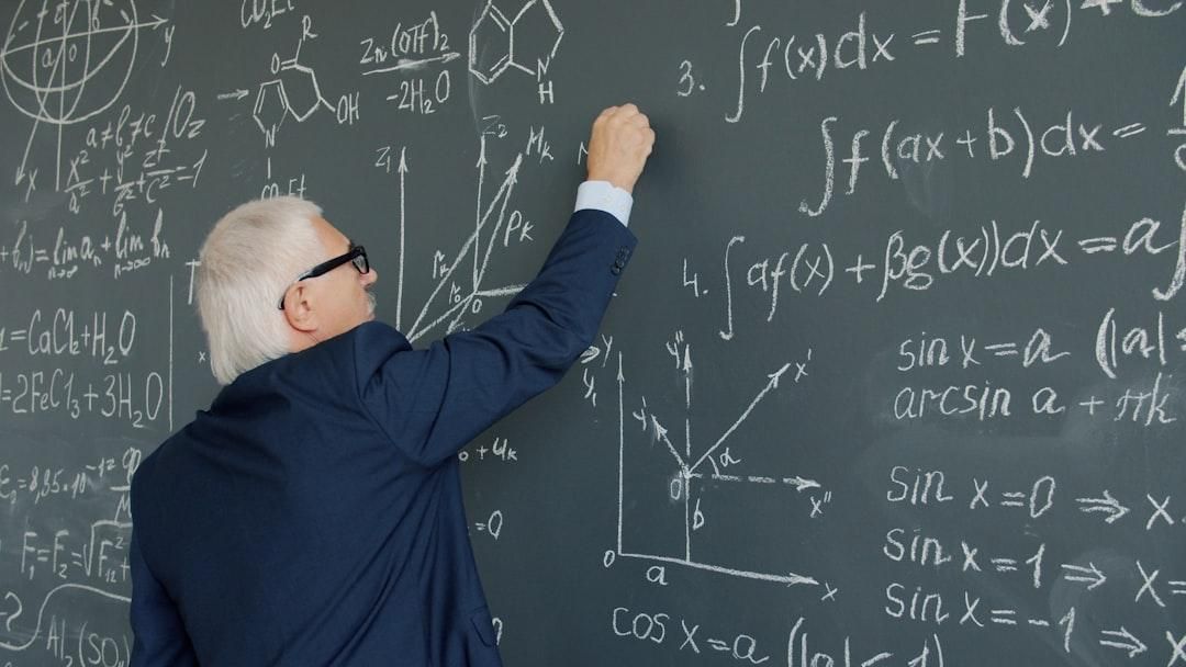 Élève révisant les mathématiques