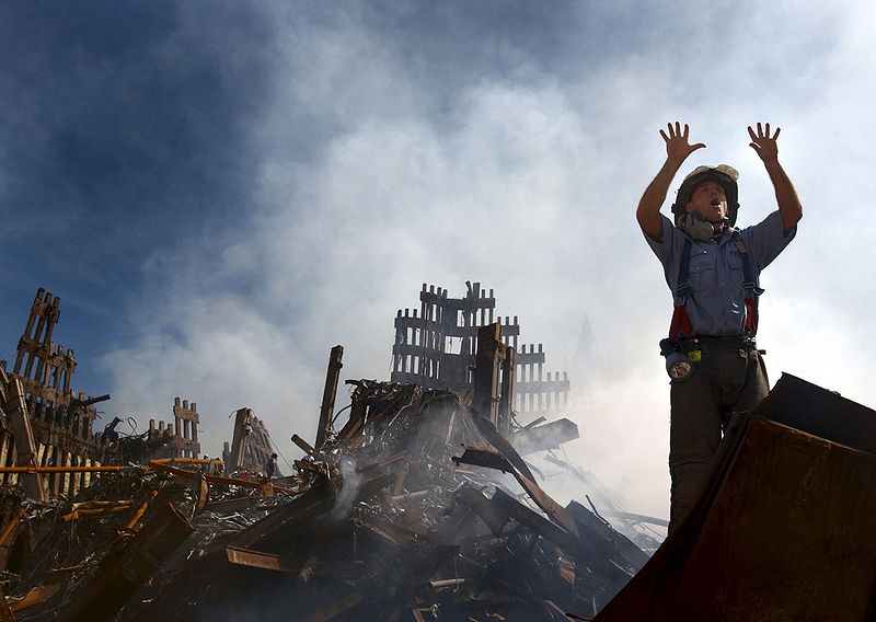 800px-WTC-Fireman_requests_10_more_colleagesa