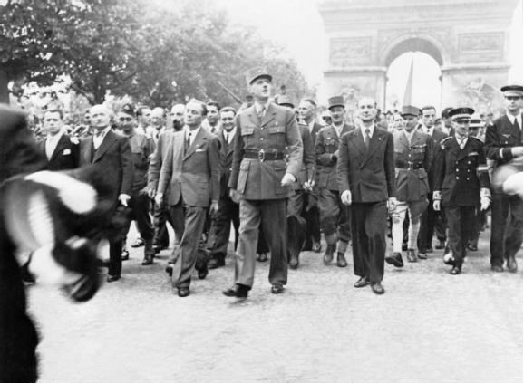 General_Charles_de_Gaulle_and_his_entourage_set_off_from_the_Arc_de_Triumphe_down_the_Champs_Elysees