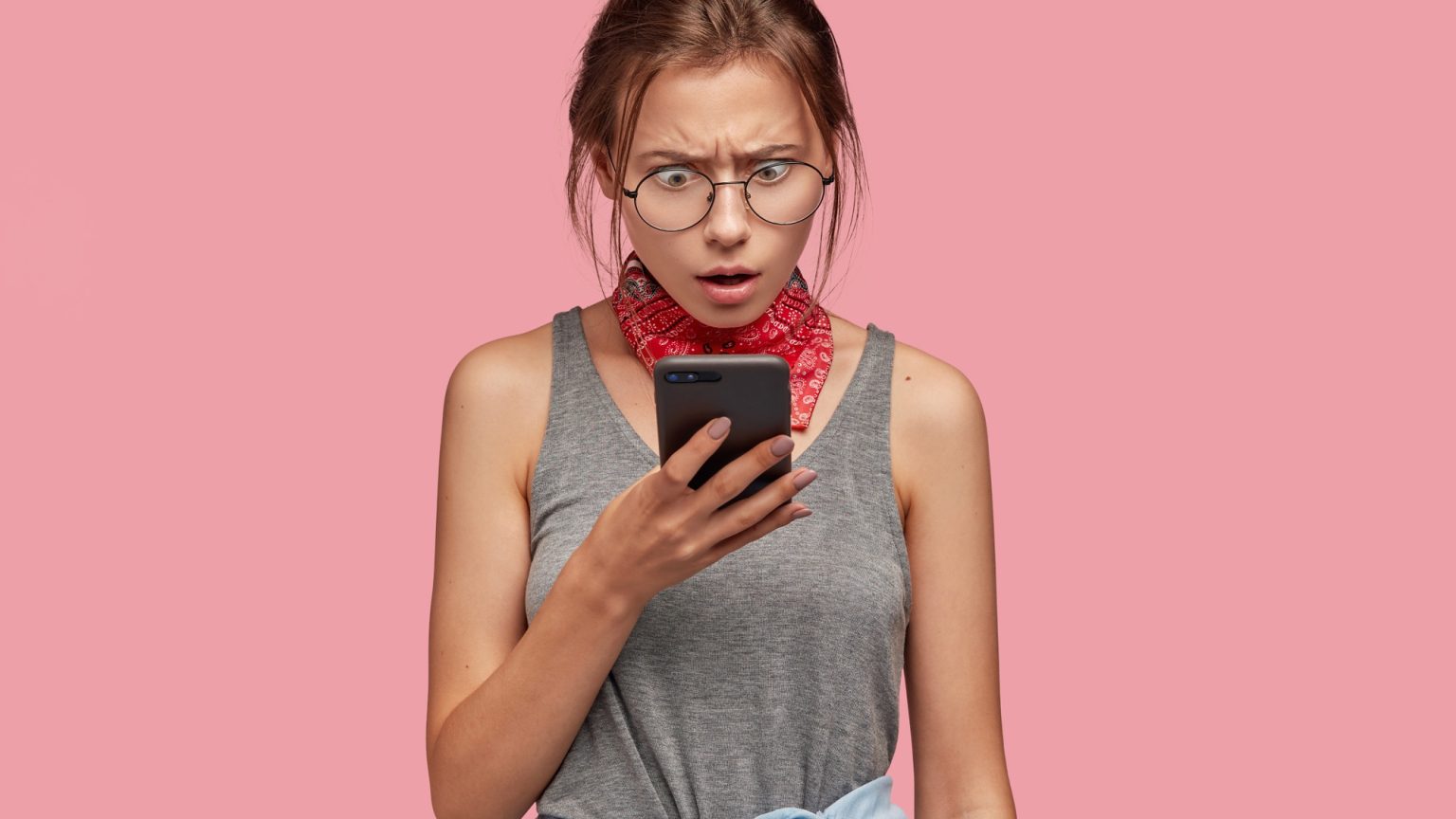 Un numéro inconnu vous appelle ? Les experts en cybersécurité conseillent de ne jamais prononcer ce mot de deux lettres, et voici pourquoi