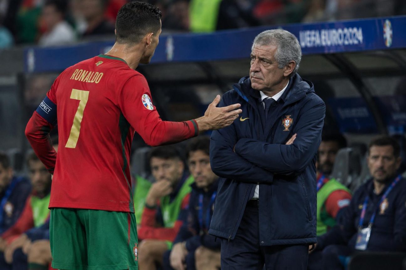 Cristiano Ronaldo, 37 ans, assis sur le banc de touche lors d'un match de la sélection portugaise, avec une expression mêlant frustration et colère face à une décision du sélectionneur